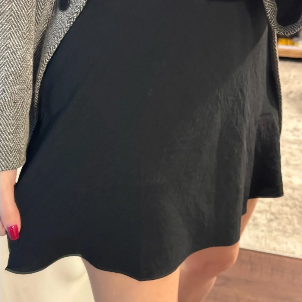 Elegant Black Flowy Comfortable Women's Workwear Skirt - Picture 3 of 6